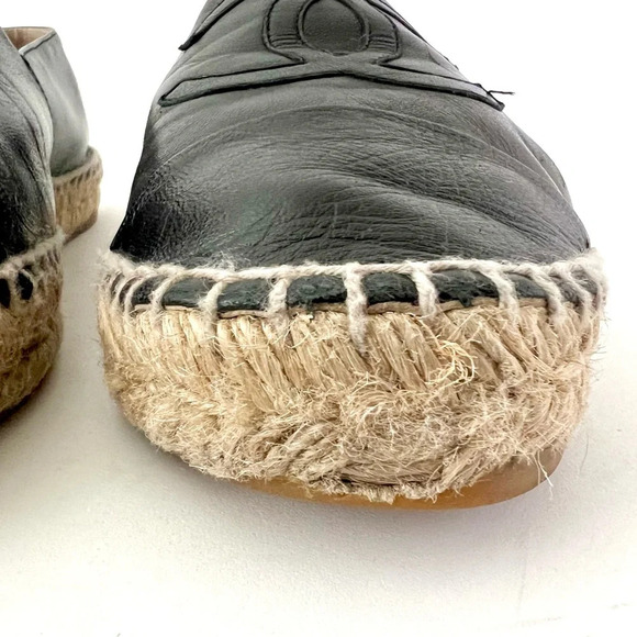 CHANEL || CC Cap Toe Black Leather Espadrille Loafers Logo Size EU 39 - Picture 5 of 16